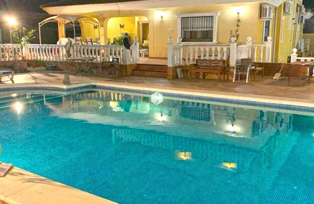 Tweedehands - Villa -
Torrevieja - Costa Blanca