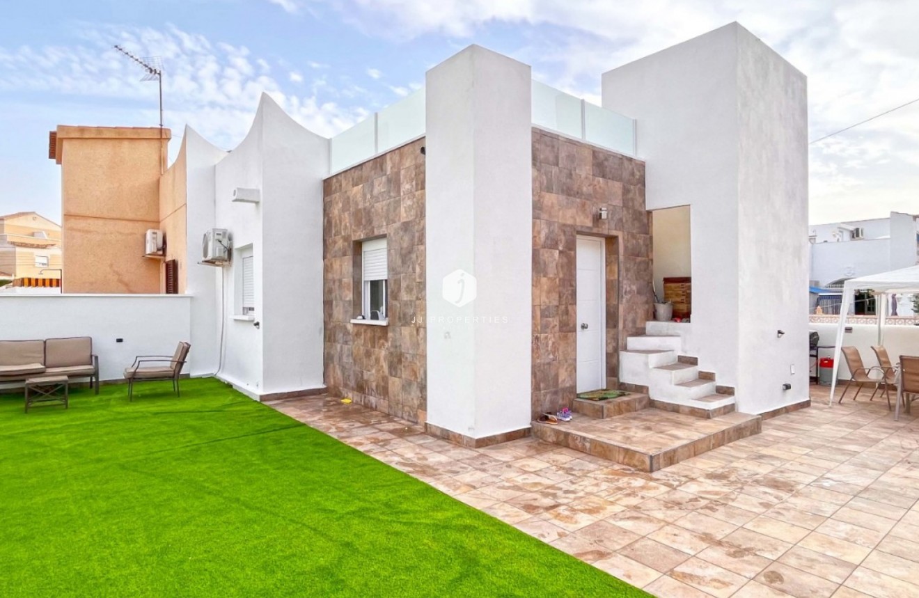 D'occasion - Bungalow -
Orihuela Costa - Costa Blanca