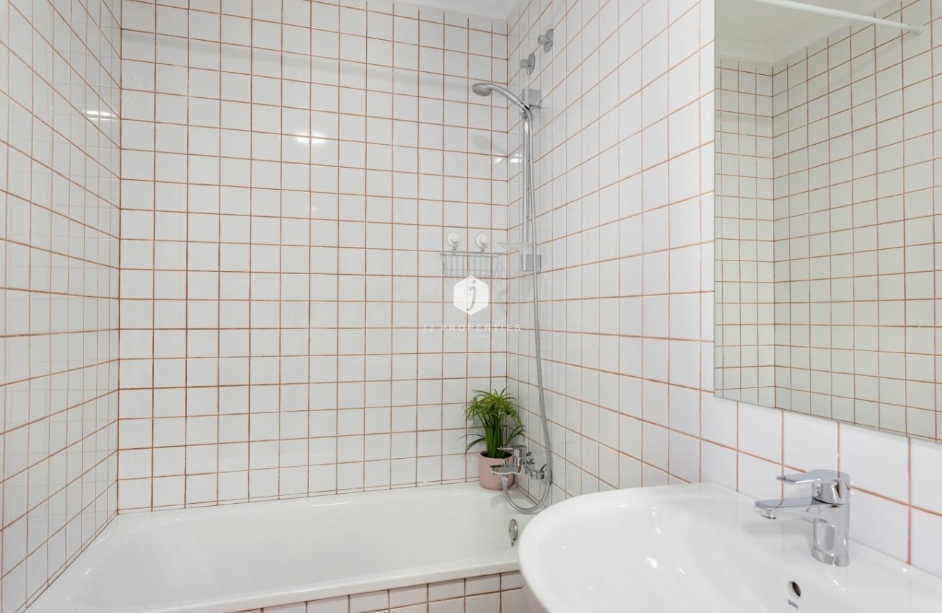 Segunda mano - Apartamento / piso -
Guardamar del Segura - Pueblo