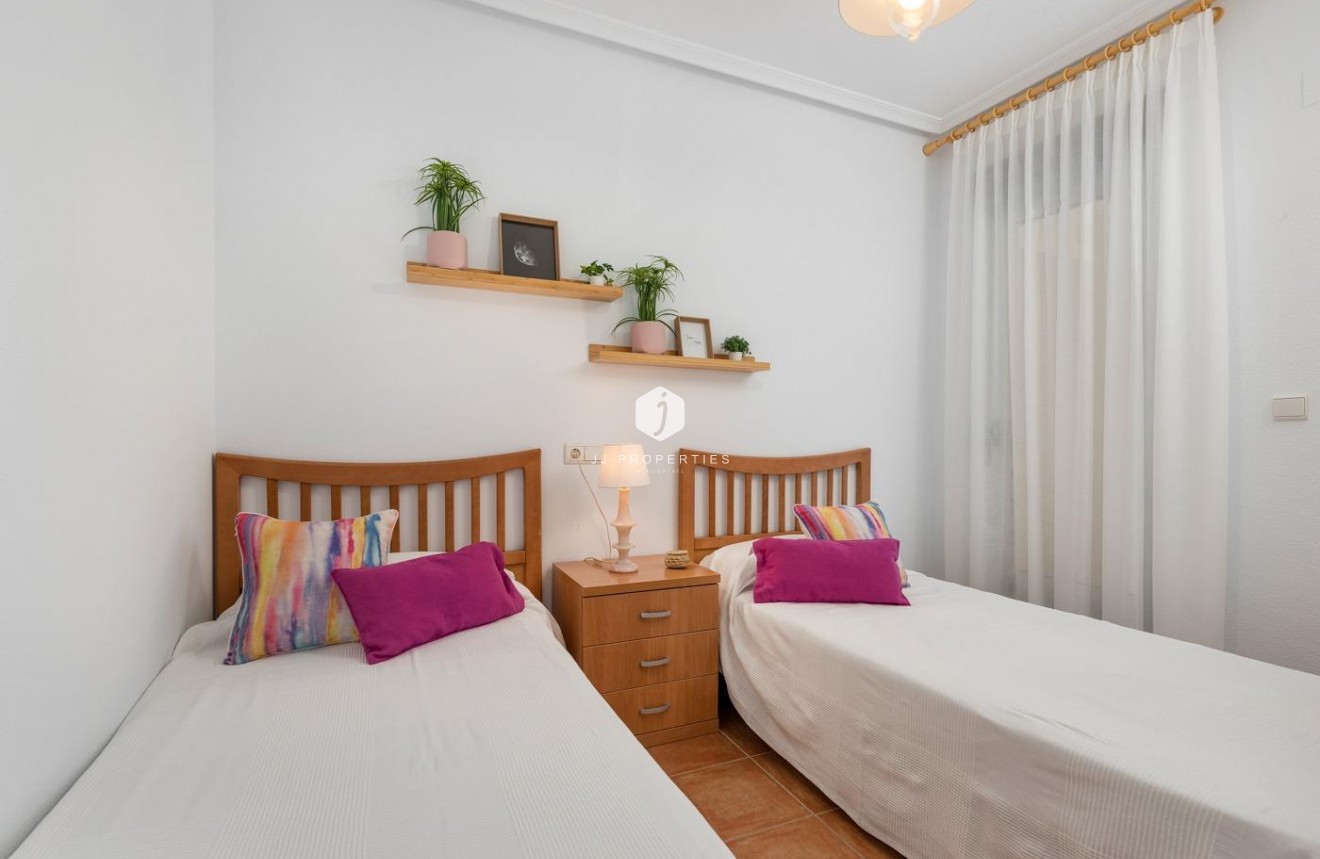 Segunda mano - Apartamento / piso -
Guardamar del Segura - Pueblo