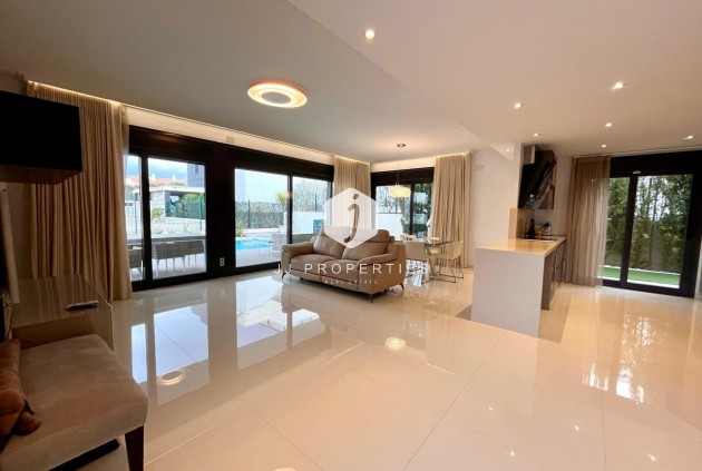 Segunda mano - Villa -
Dehesa de Campoamor - Costa Blanca