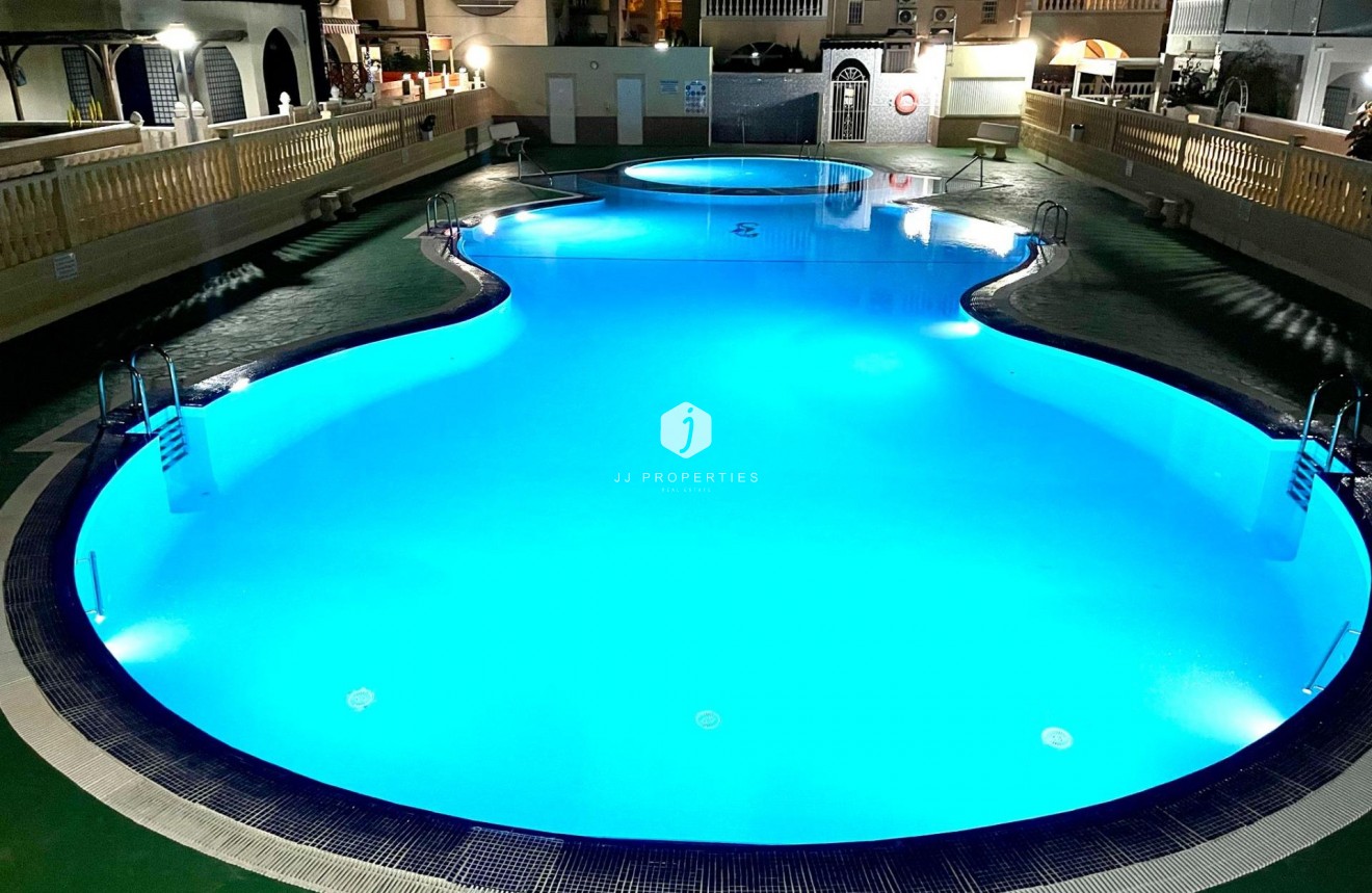 Segunda mano - Apartamento / piso -
Torrevieja - La Mata