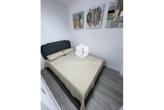 Segunda mano - Apartamento / piso -
Torrevieja - Centro