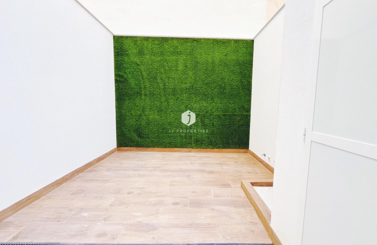 D'occasion - Appartement -
Torrevieja - Playa del Cura