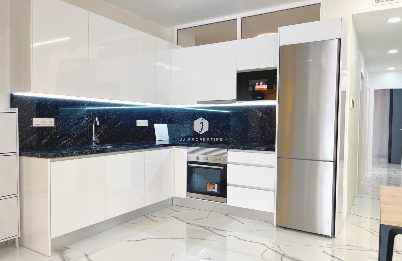 D'occasion - Appartement -
Torrevieja - Playa del Cura