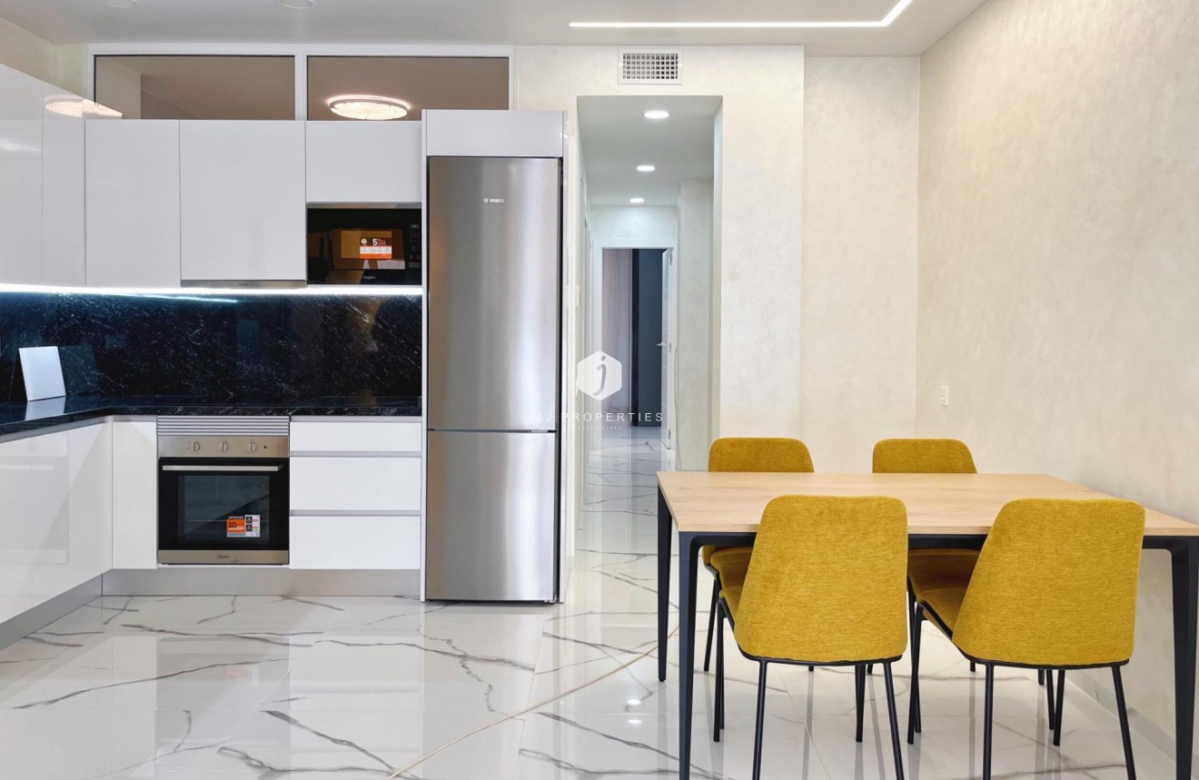 D'occasion - Appartement -
Torrevieja - Playa del Cura