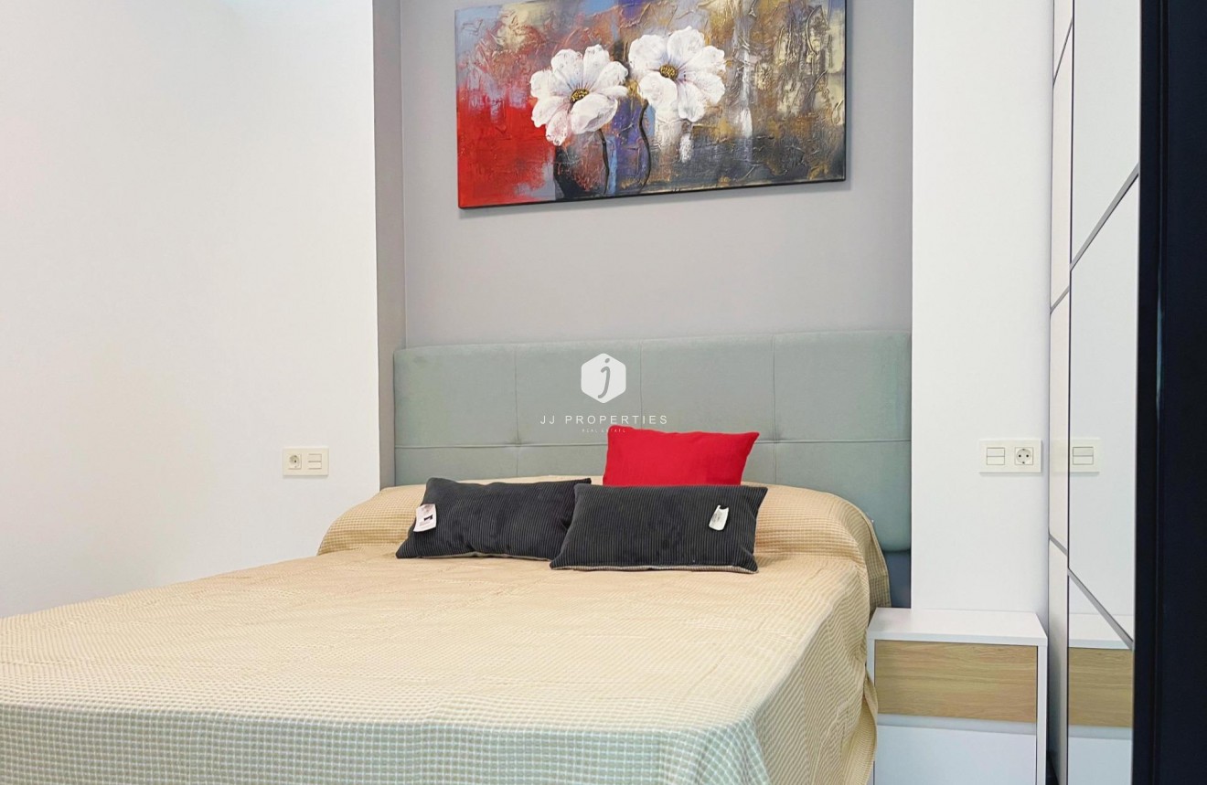 D'occasion - Appartement -
Torrevieja - Playa del Cura