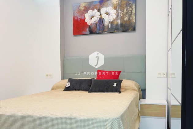D'occasion - Appartement -
Torrevieja - Playa del Cura
