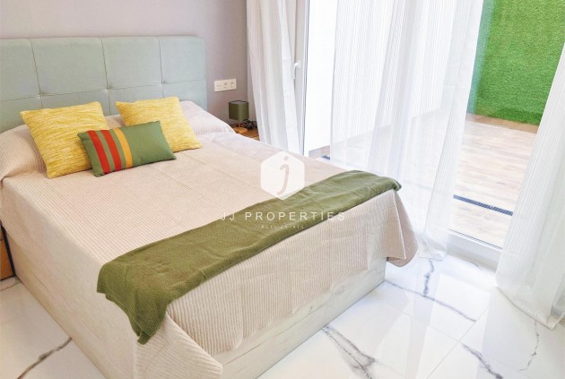 D'occasion - Appartement -
Torrevieja - Playa del Cura