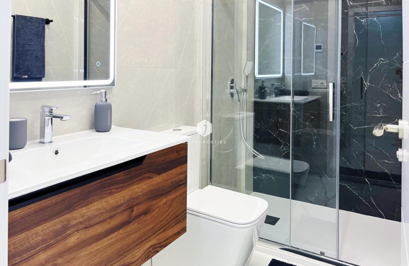 D'occasion - Appartement -
Torrevieja - Playa del Cura