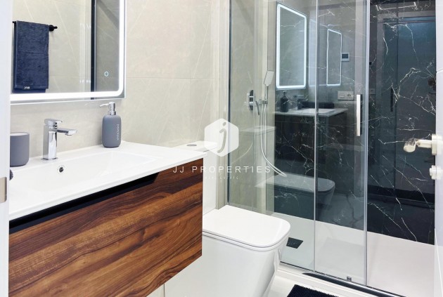 D'occasion - Appartement -
Torrevieja - Playa del Cura