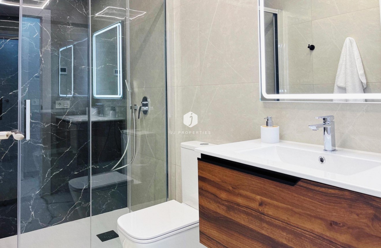 D'occasion - Appartement -
Torrevieja - Playa del Cura