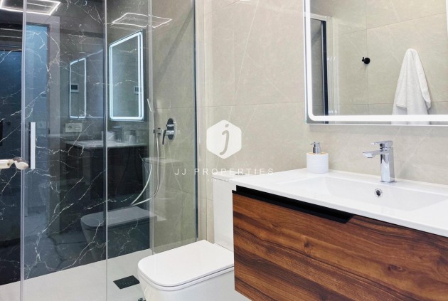 D'occasion - Appartement -
Torrevieja - Playa del Cura