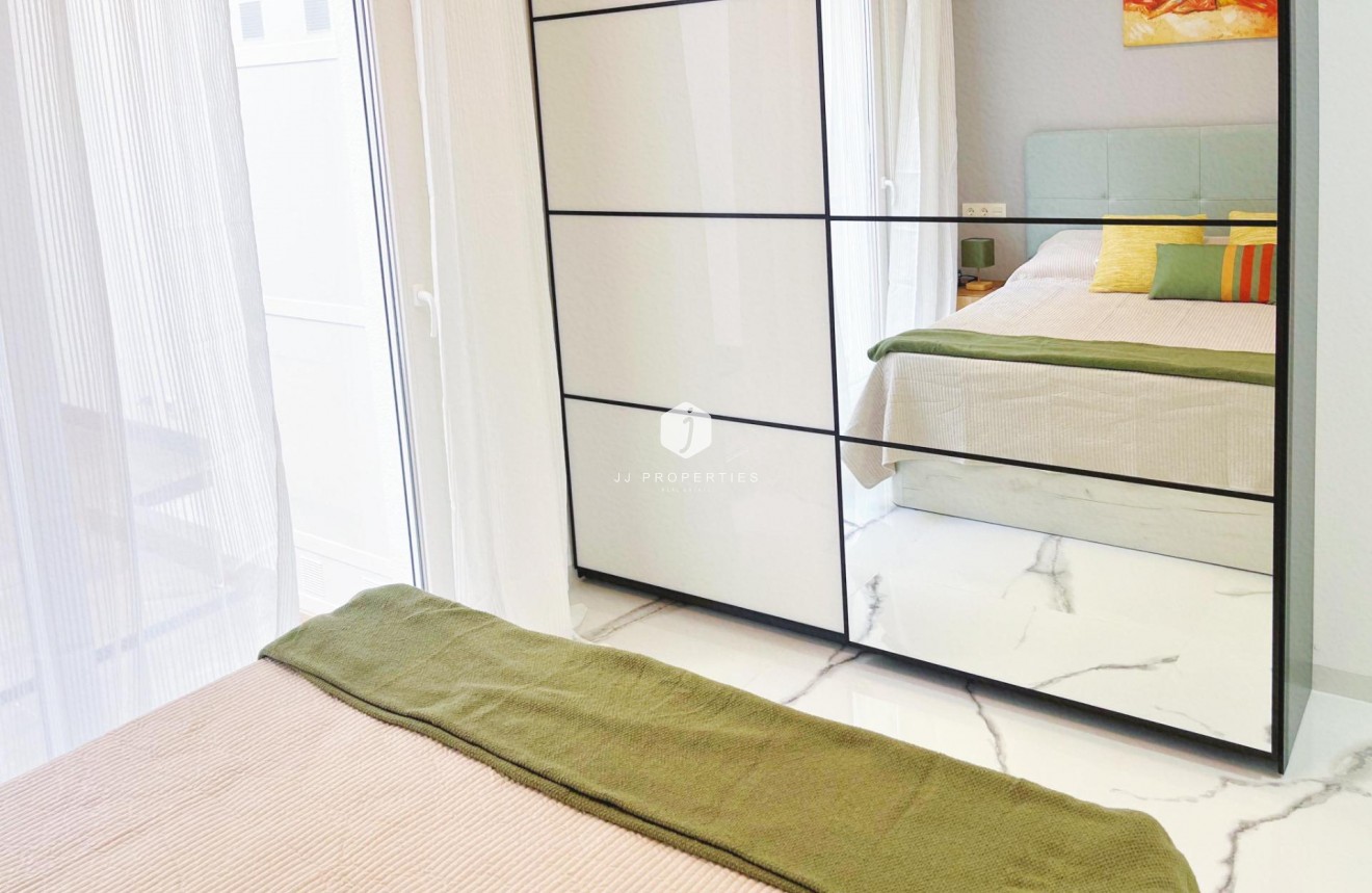 D'occasion - Appartement -
Torrevieja - Playa del Cura