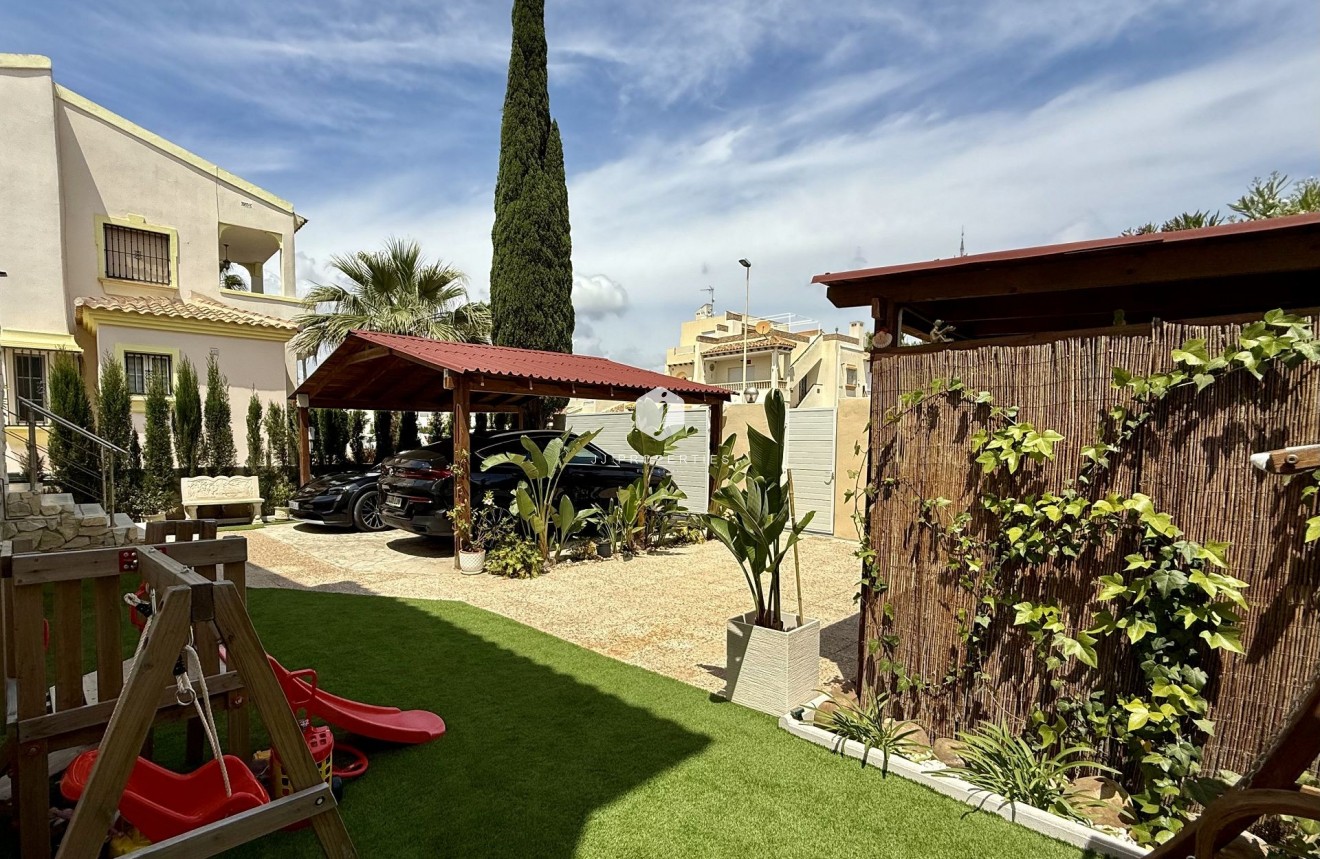 Tweedehands - Villa -
Orihuela Costa - Costa Blanca