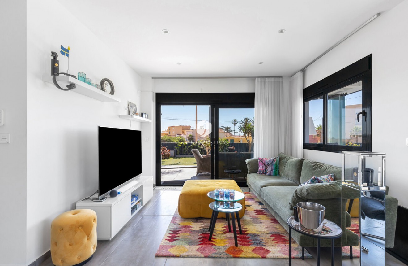 D'occasion - Villa -
Torrevieja - Rosaleda