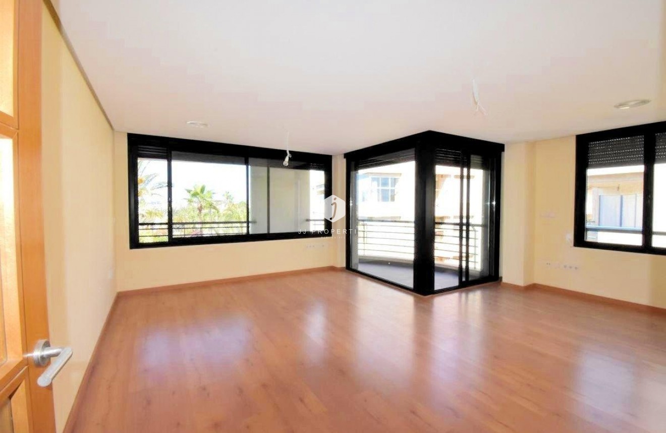Segunda mano - Apartamento / piso -
Torrevieja - Centro - Muelle Pesquero