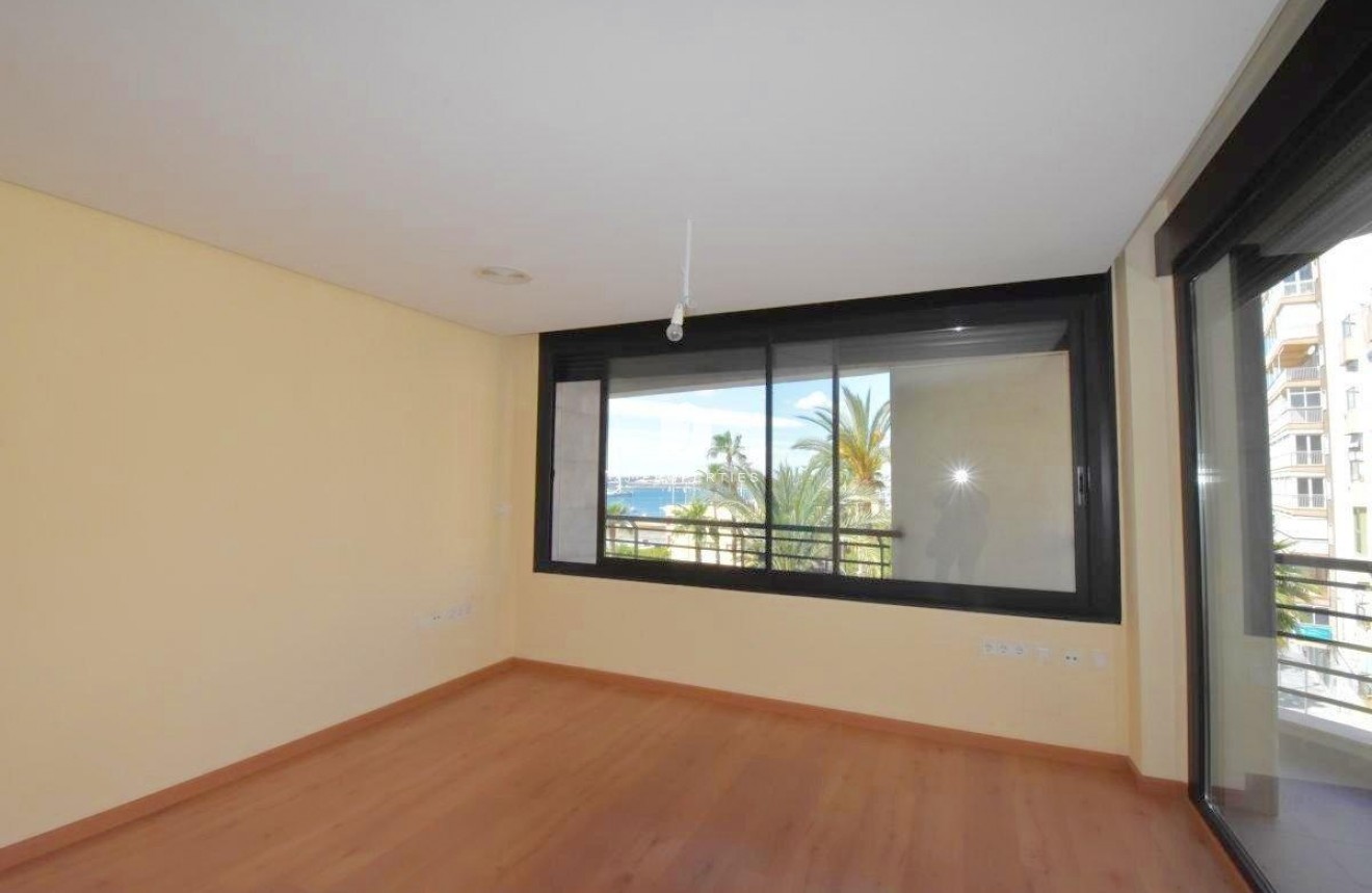Segunda mano - Apartamento / piso -
Torrevieja - Centro - Muelle Pesquero