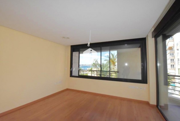 Segunda mano - Apartamento / piso -
Torrevieja - Centro - Muelle Pesquero