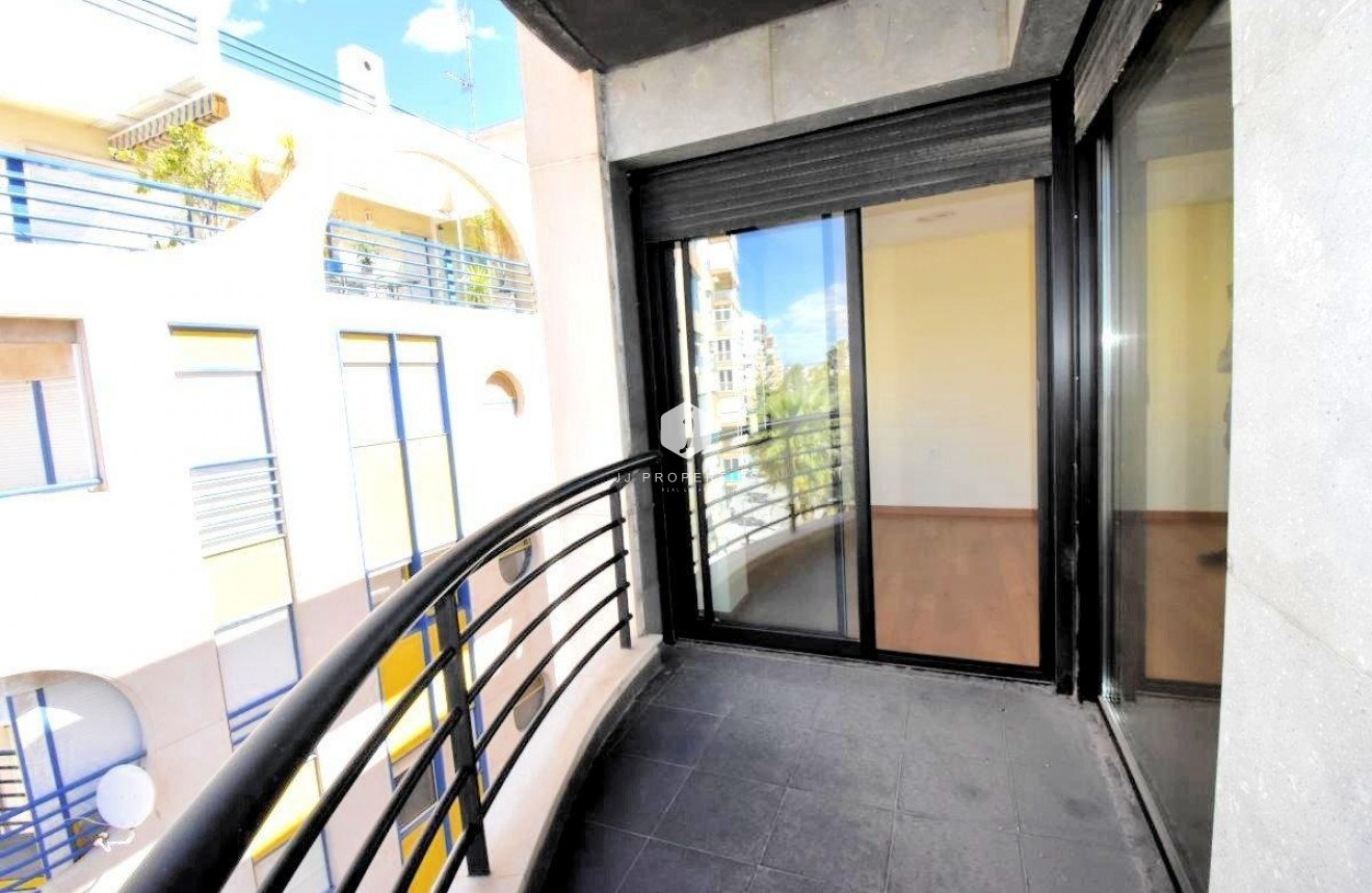 Segunda mano - Apartamento / piso -
Torrevieja - Centro - Muelle Pesquero