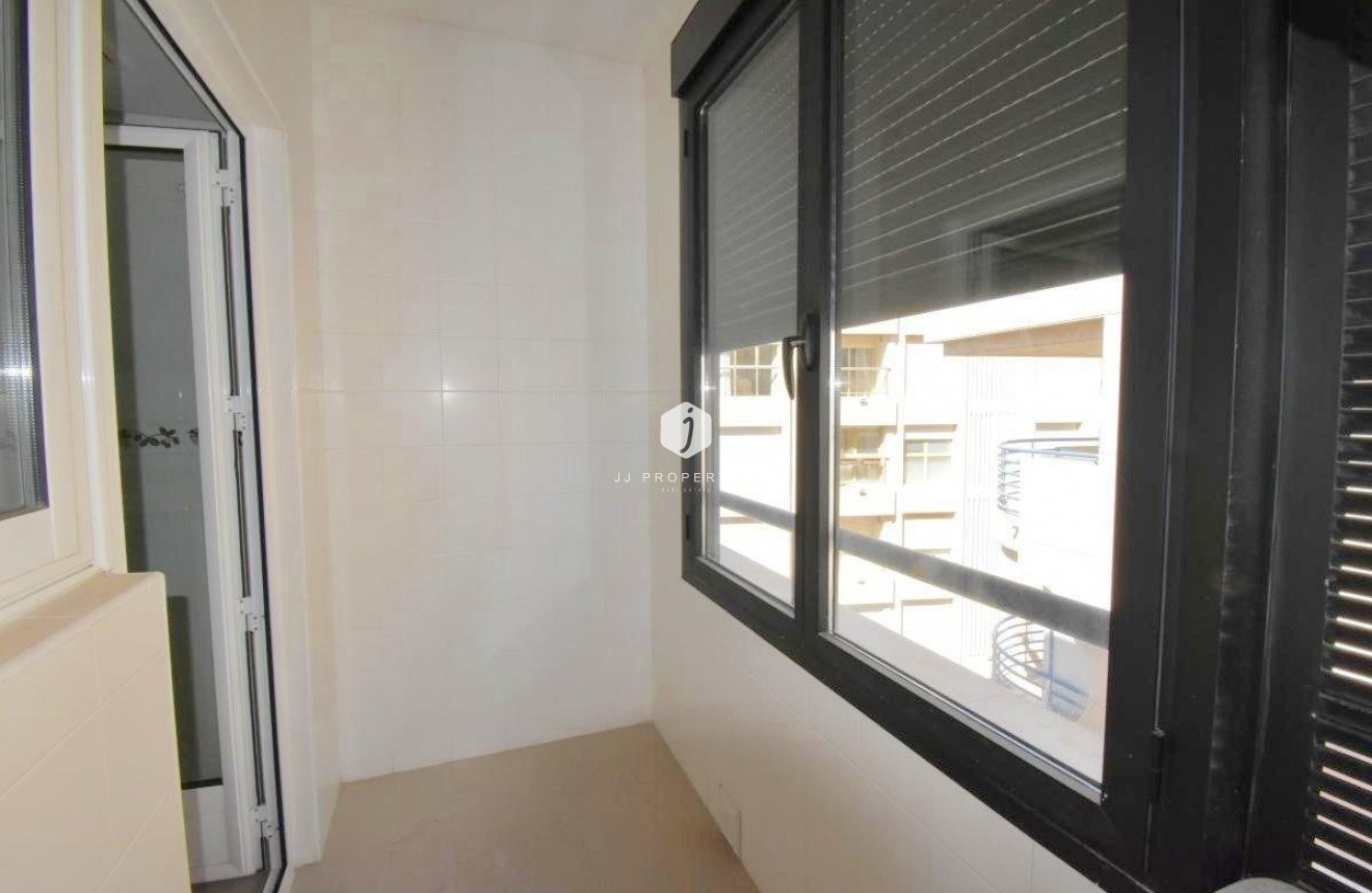 Segunda mano - Apartamento / piso -
Torrevieja - Centro - Muelle Pesquero