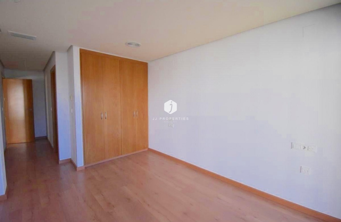 Segunda mano - Apartamento / piso -
Torrevieja - Centro - Muelle Pesquero