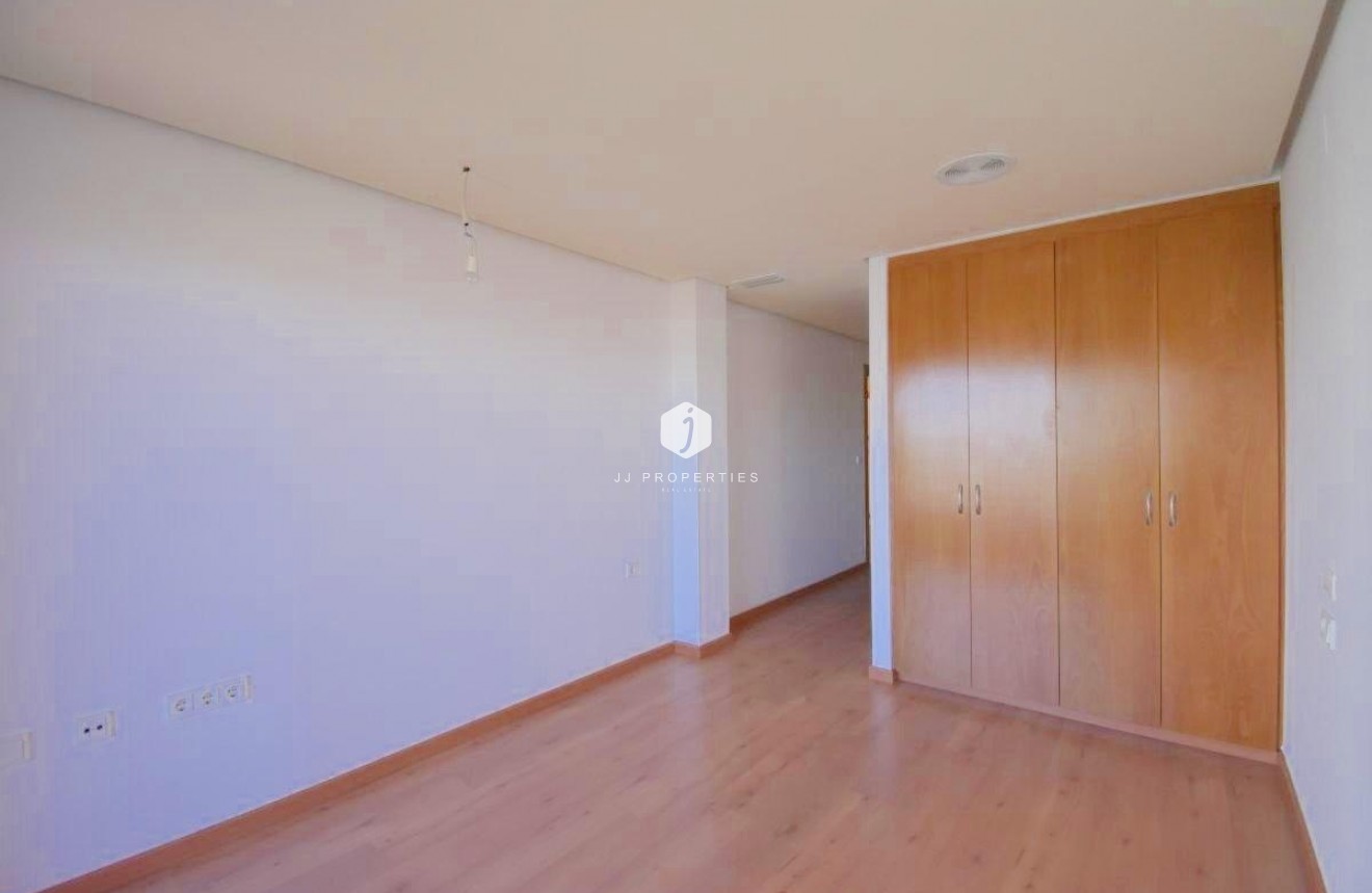Segunda mano - Apartamento / piso -
Torrevieja - Centro - Muelle Pesquero