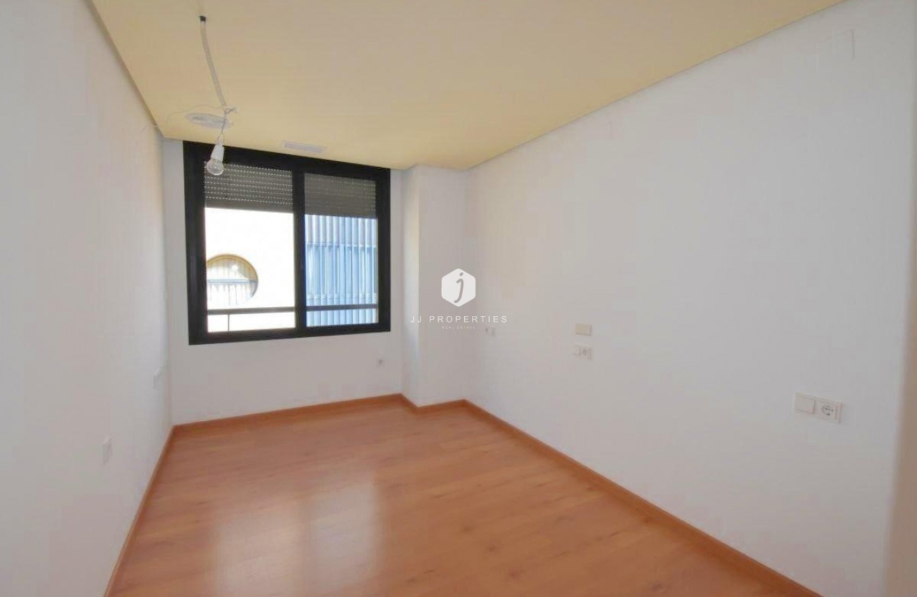 Segunda mano - Apartamento / piso -
Torrevieja - Centro - Muelle Pesquero