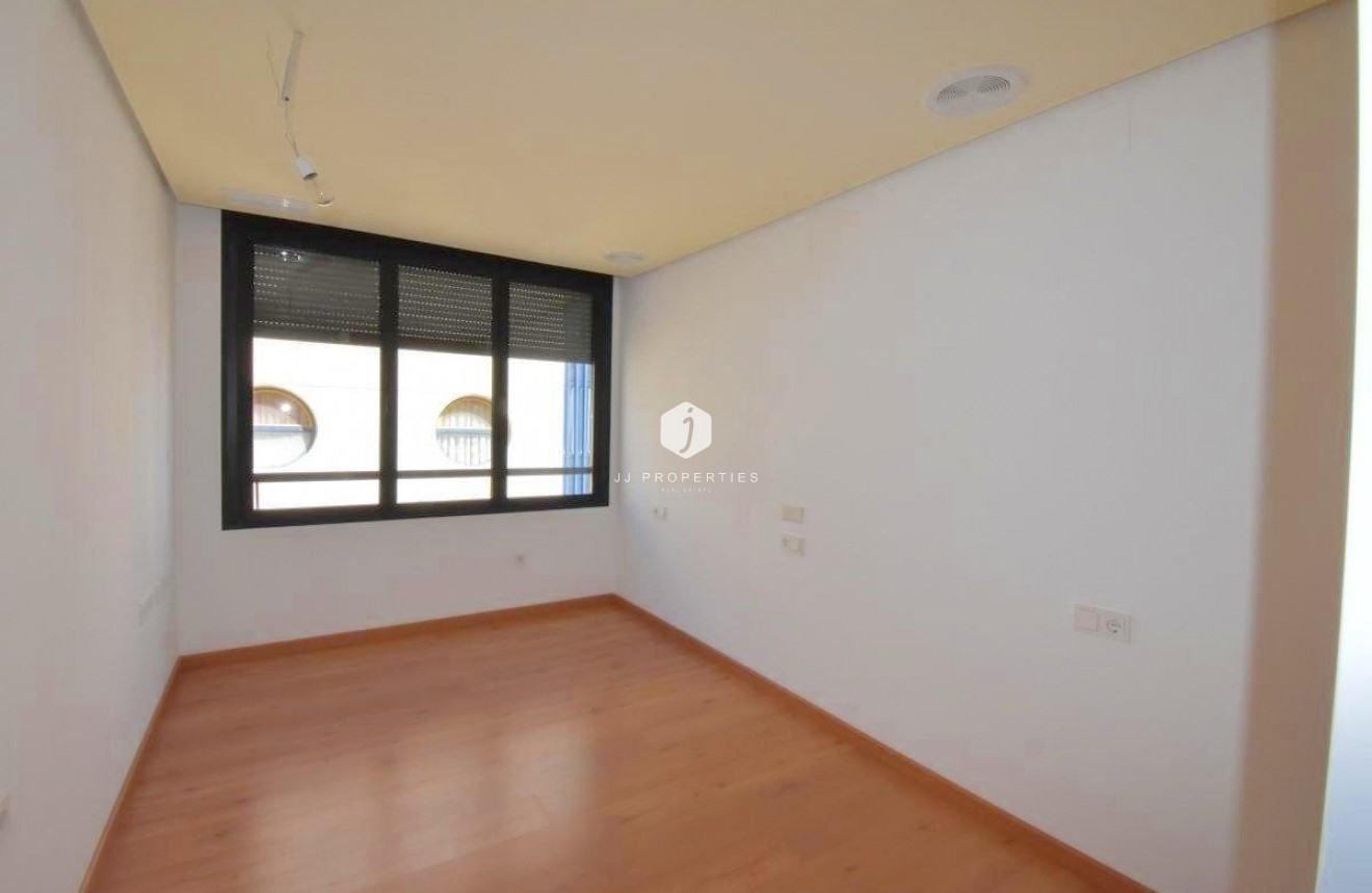 Segunda mano - Apartamento / piso -
Torrevieja - Centro - Muelle Pesquero