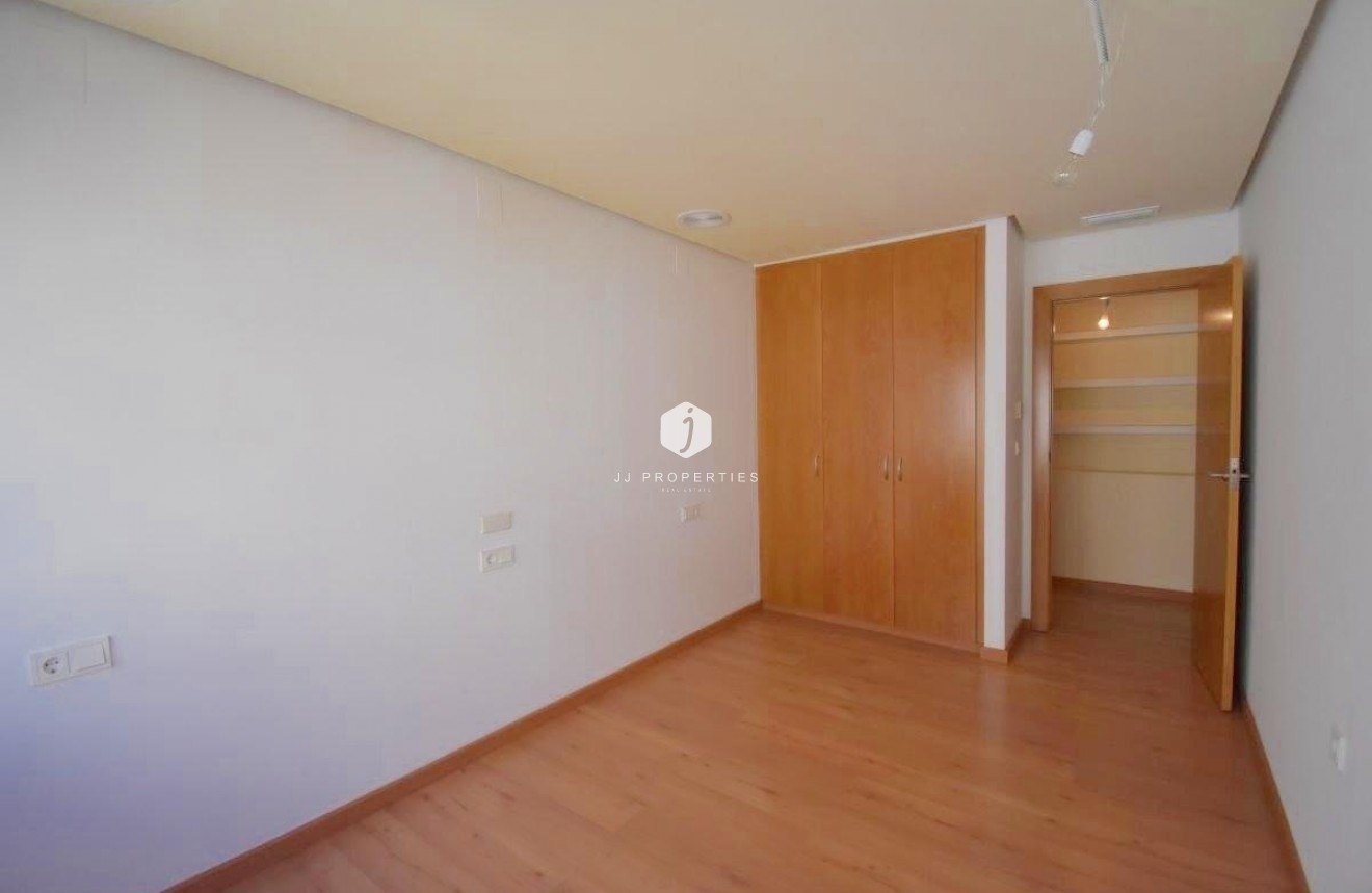 Segunda mano - Apartamento / piso -
Torrevieja - Centro - Muelle Pesquero