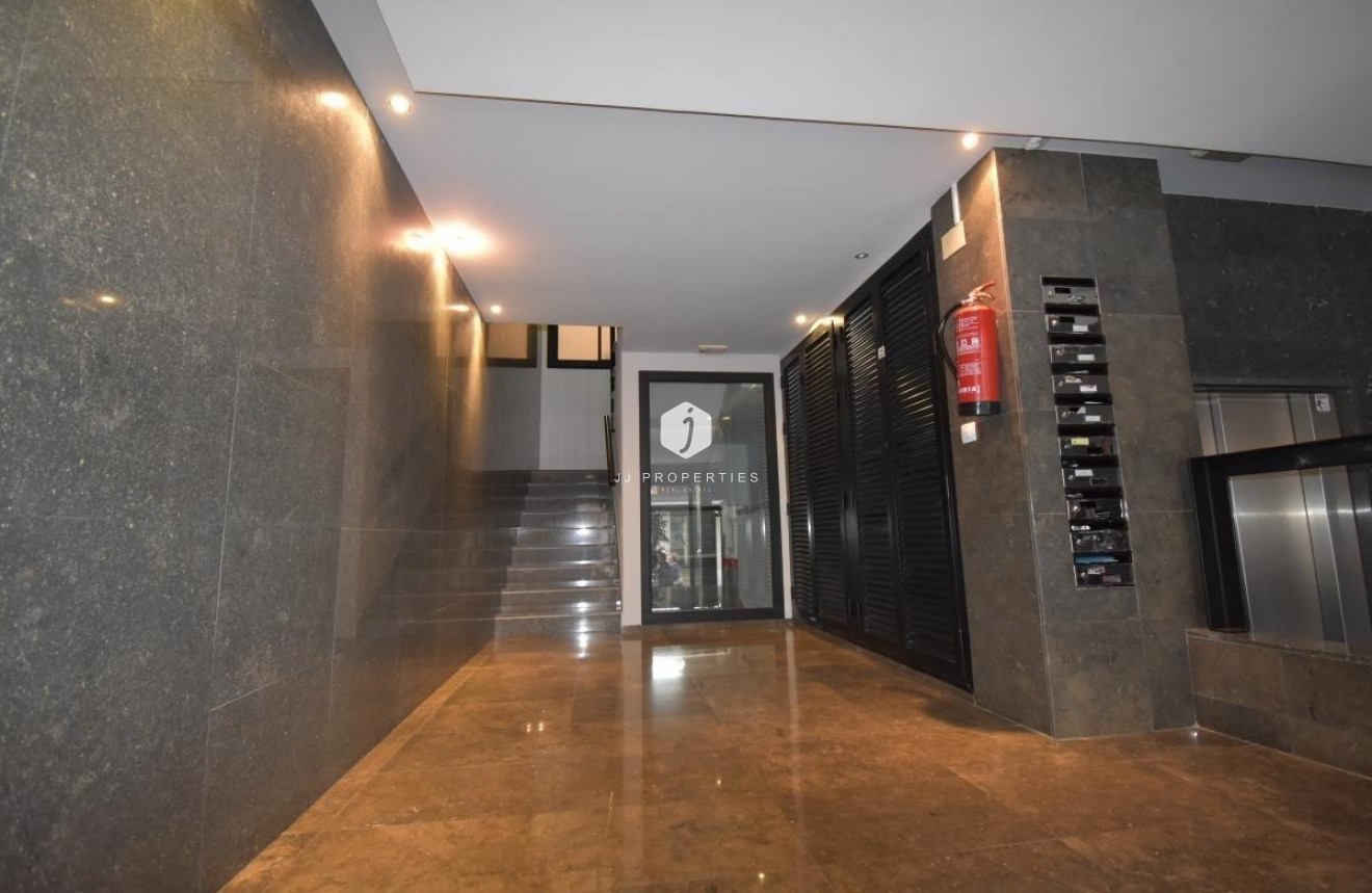 Segunda mano - Apartamento / piso -
Torrevieja - Centro - Muelle Pesquero