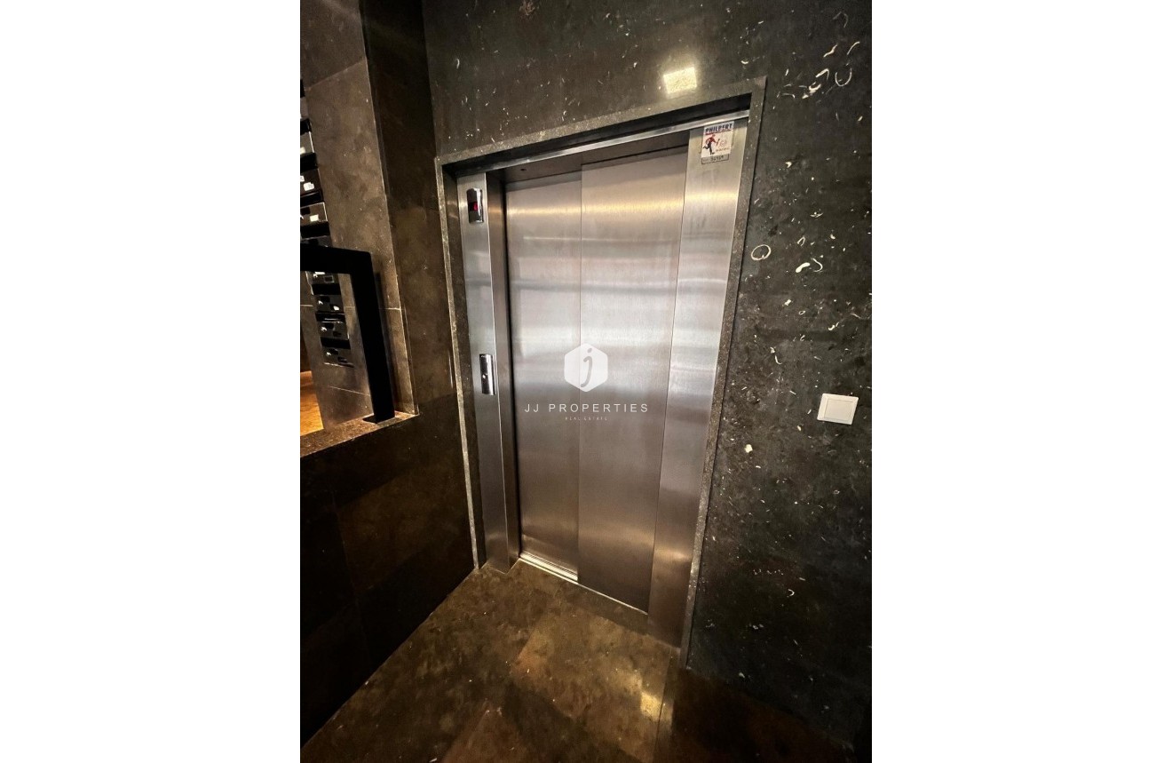 Segunda mano - Apartamento / piso -
Torrevieja - Centro - Muelle Pesquero