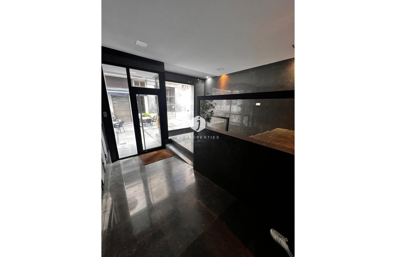 Segunda mano - Apartamento / piso -
Torrevieja - Centro - Muelle Pesquero