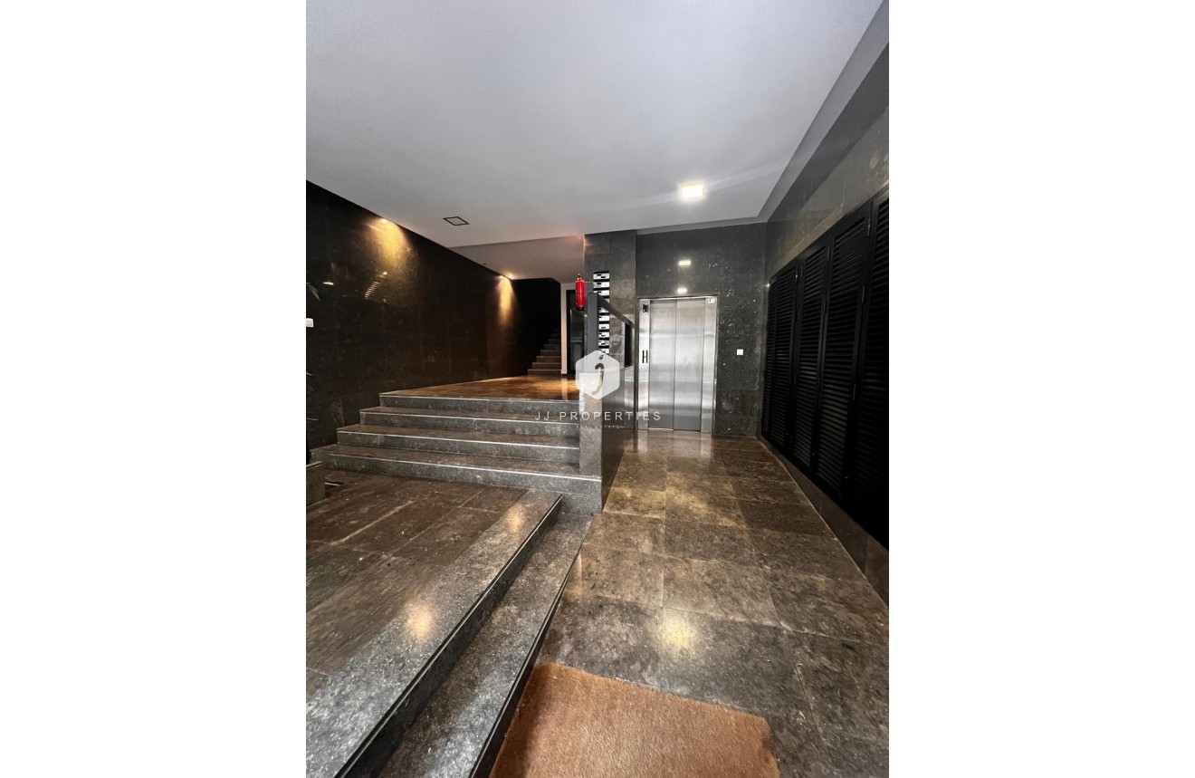 Segunda mano - Apartamento / piso -
Torrevieja - Centro - Muelle Pesquero