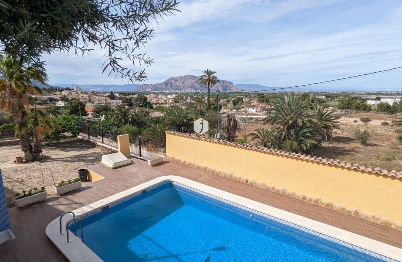 Segunda mano - Villa -
Bigastro - Inland