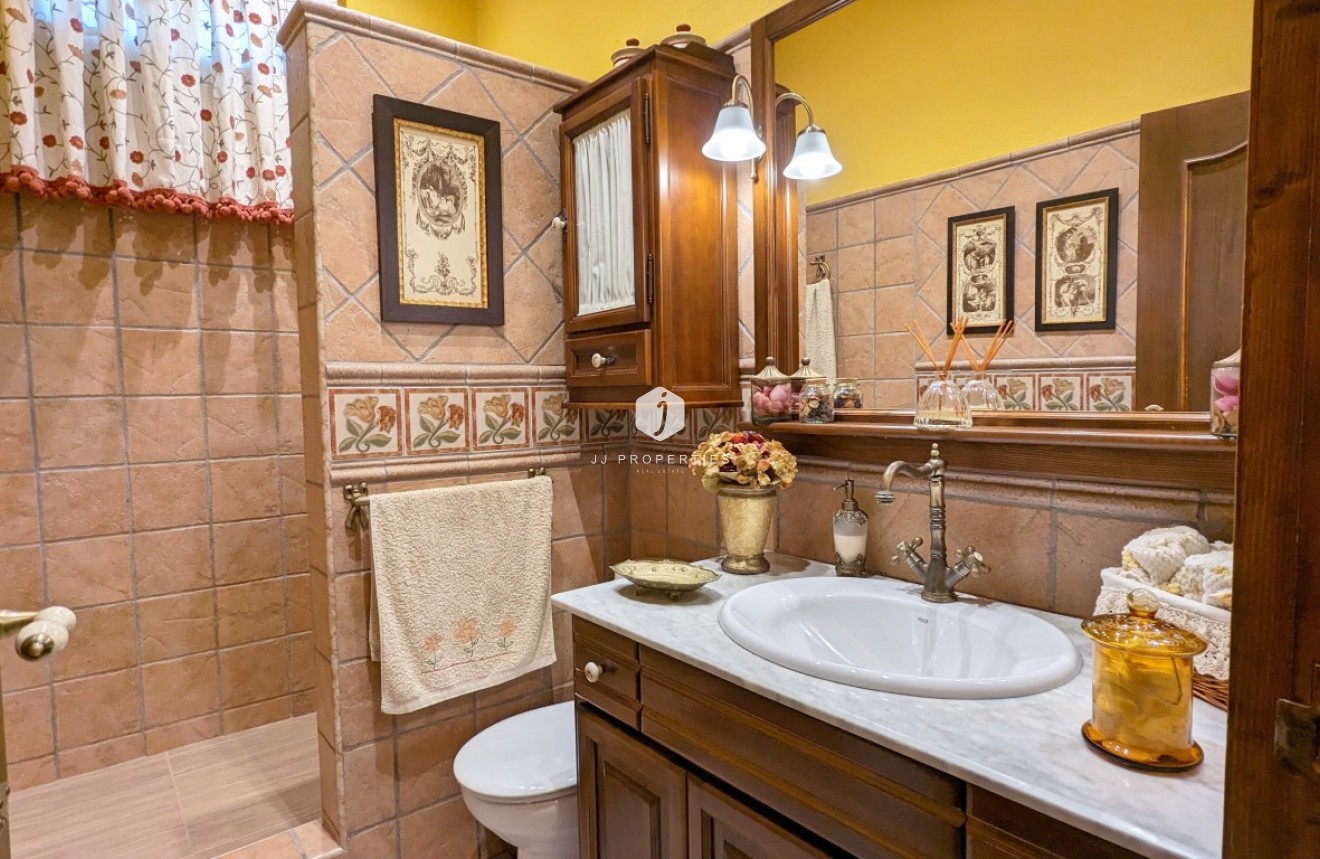 Segunda mano - Villa -
Bigastro - Inland