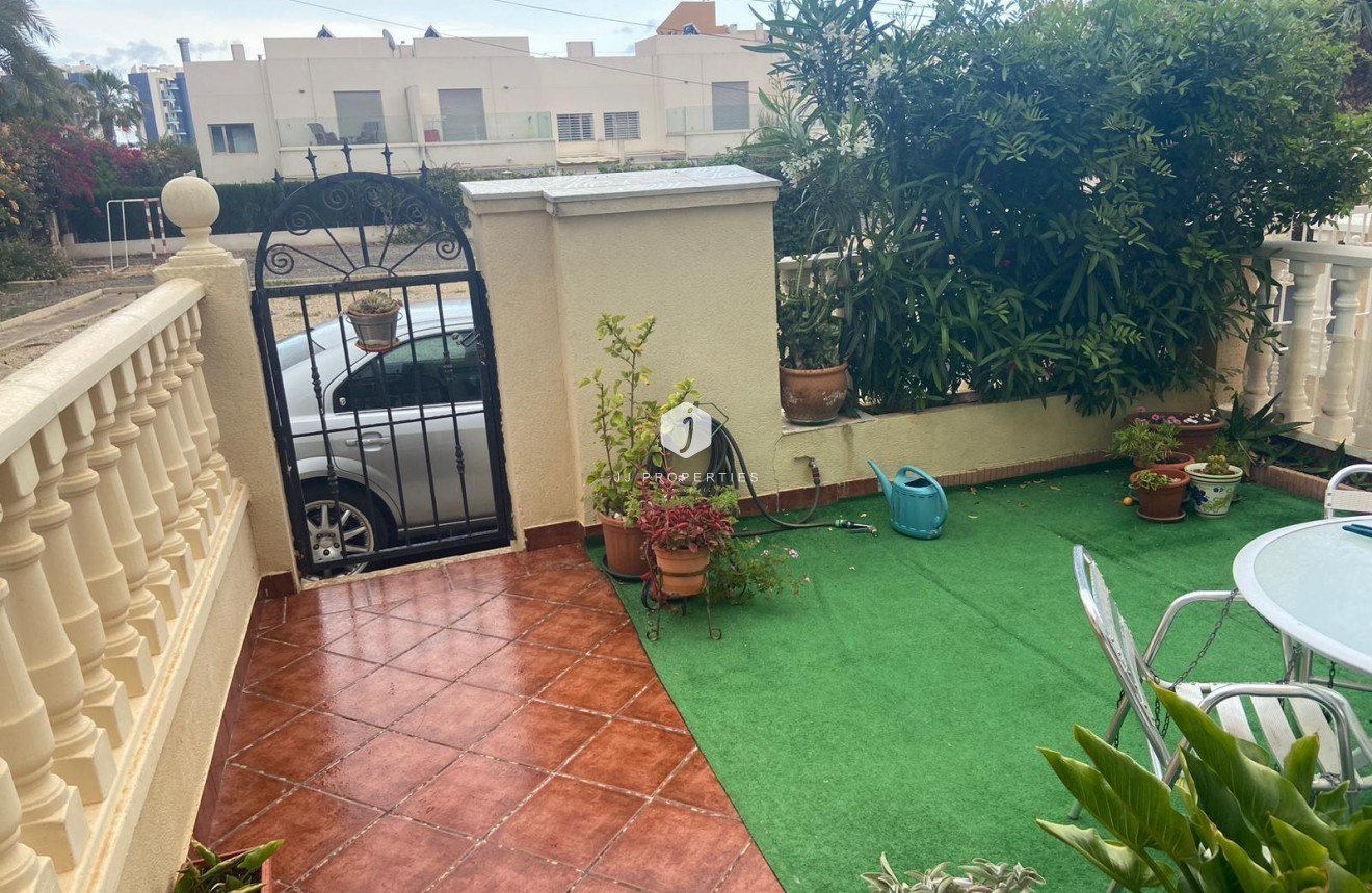 Segunda mano - Chalet -
Orihuela Costa - Punta Prima