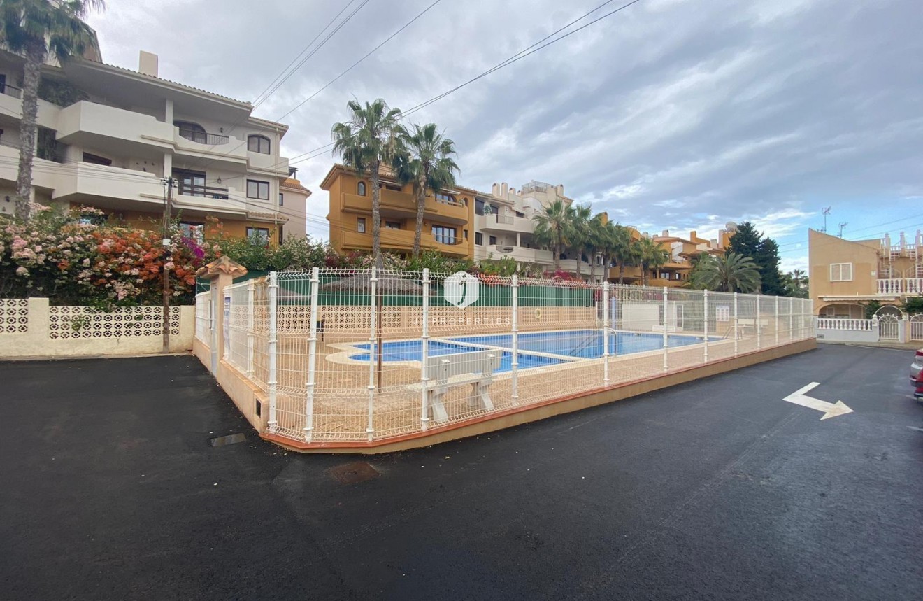 Segunda mano - Chalet -
Orihuela Costa - Punta Prima