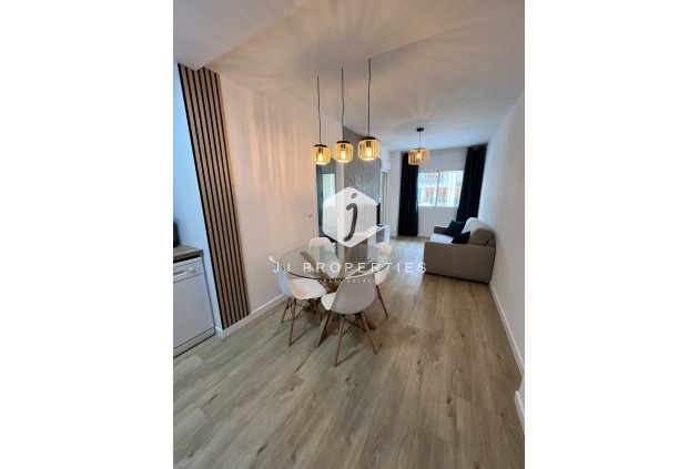 Segunda mano - Apartamento / piso -
Torrevieja - Centro