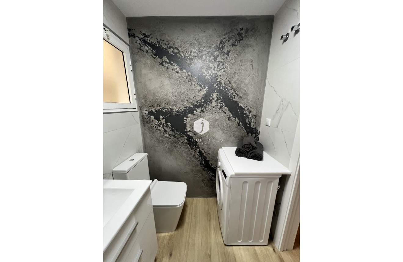 Segunda mano - Apartamento / piso -
Torrevieja - Centro