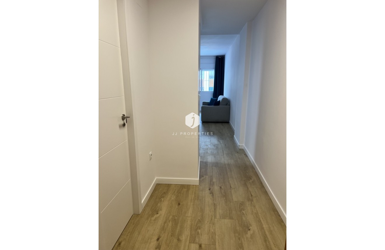 Segunda mano - Apartamento / piso -
Torrevieja - Centro