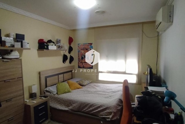 D'occasion - Attique -
Torrevieja - CENTRE