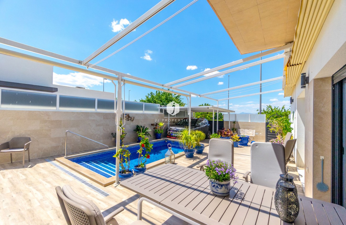 Segunda mano - Villa -
Daya Nueva - Costa Blanca