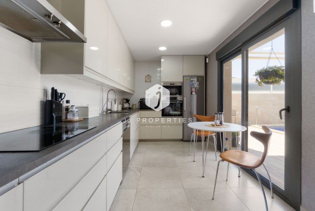 Segunda mano - Villa -
Daya Nueva - Costa Blanca