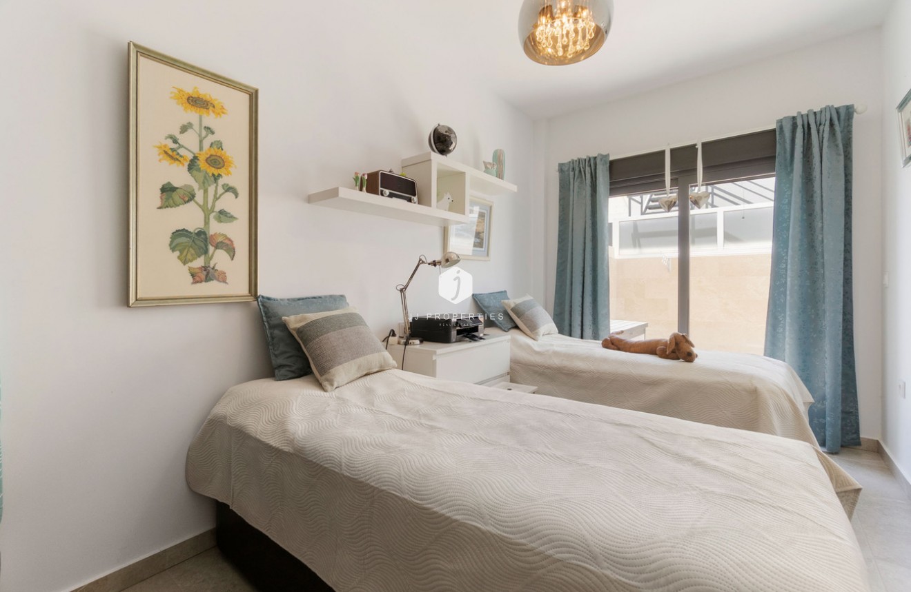 Segunda mano - Villa -
Daya Nueva - Costa Blanca