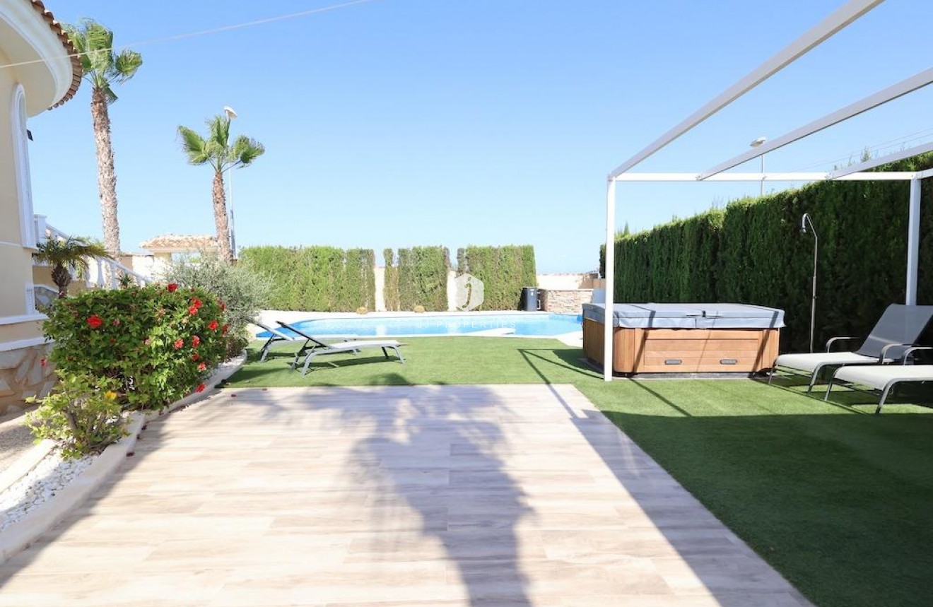 D'occasion - Villa -
Ciudad Quesada - Costa Blanca