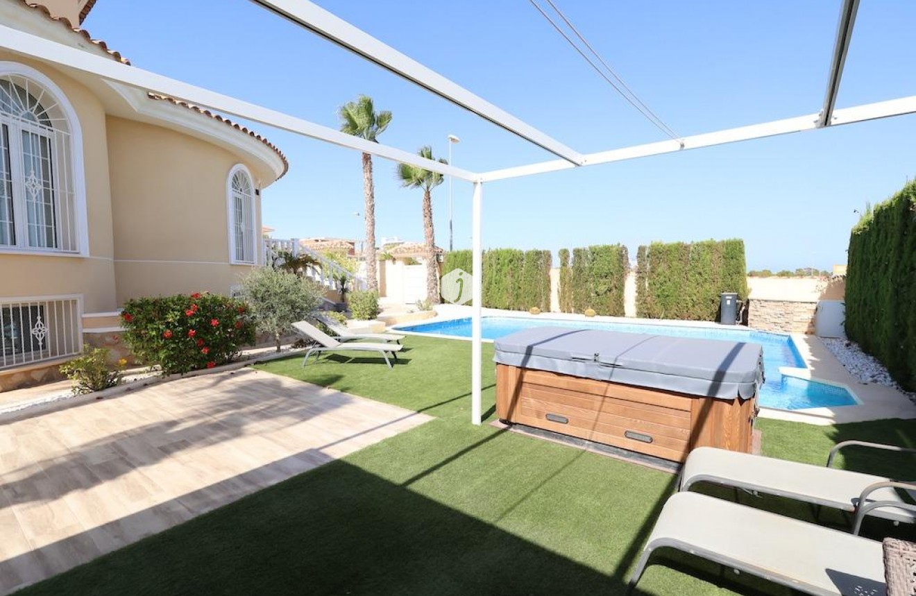 D'occasion - Villa -
Ciudad Quesada - Costa Blanca