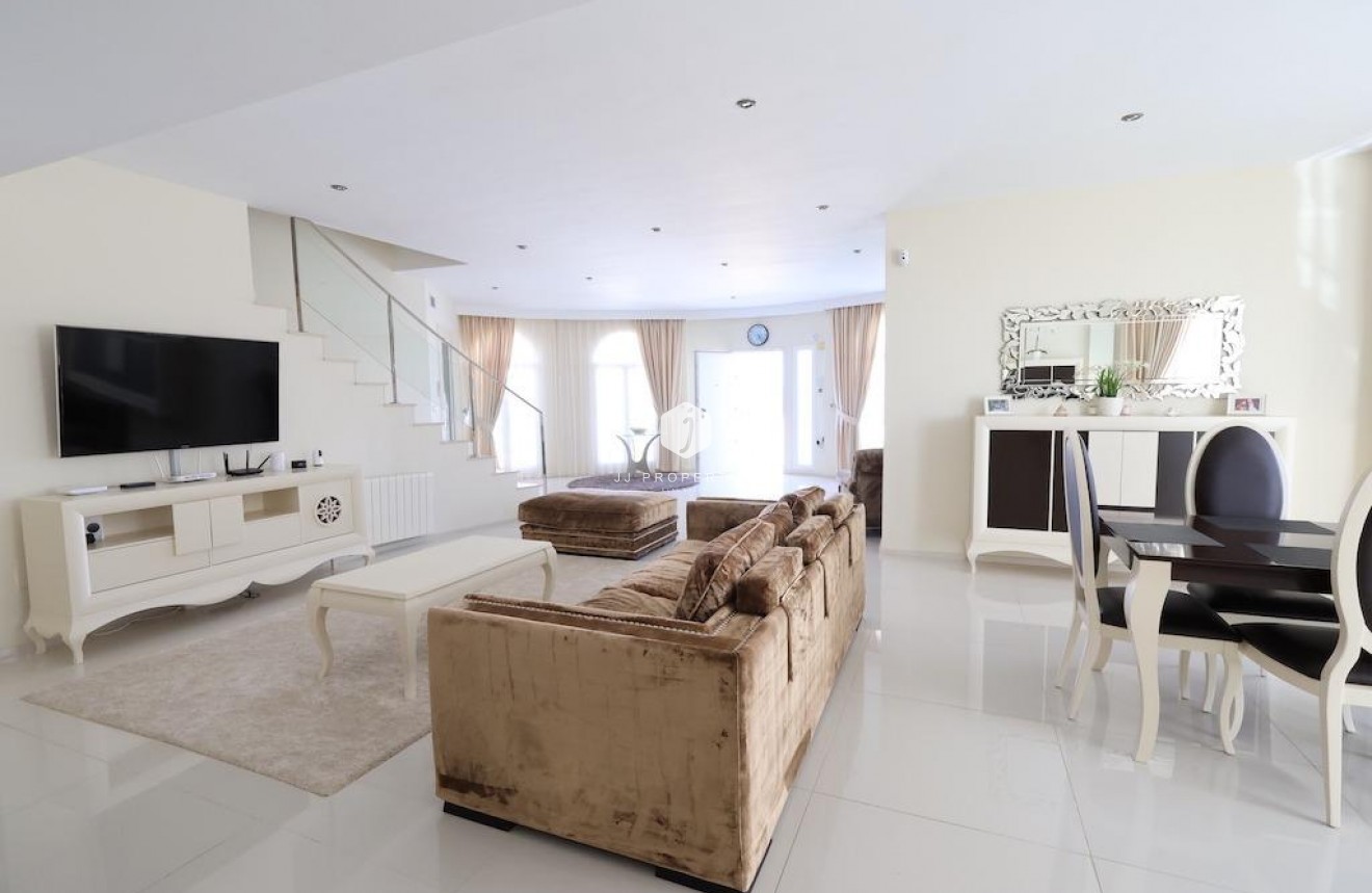 D'occasion - Villa -
Ciudad Quesada - Costa Blanca