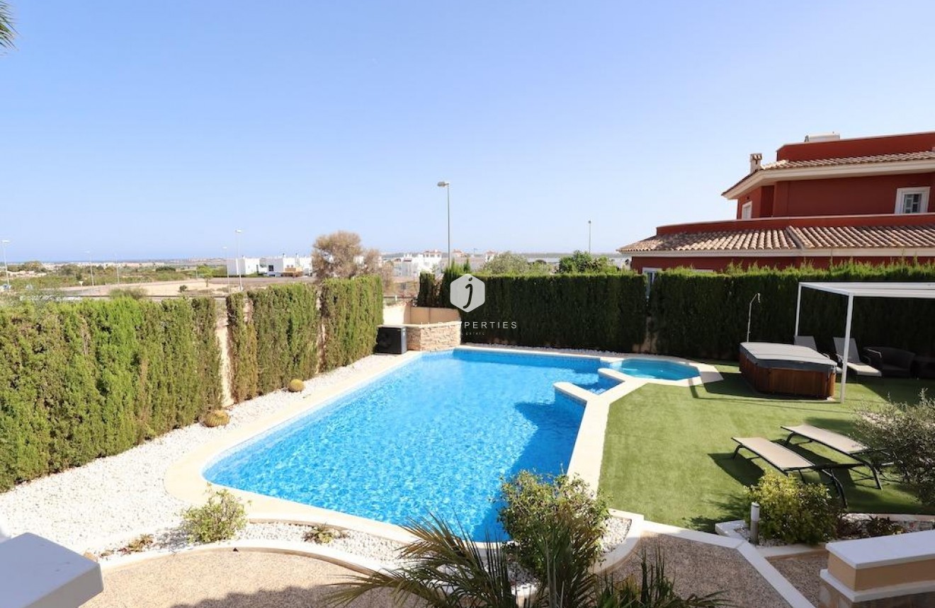 D'occasion - Villa -
Ciudad Quesada - Costa Blanca