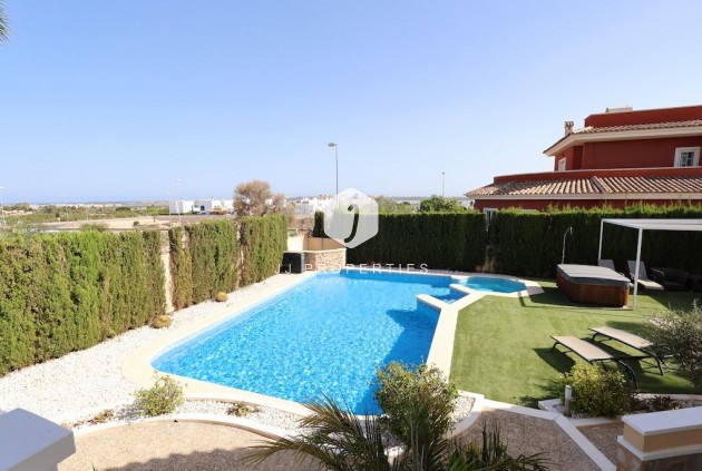 D'occasion - Villa -
Ciudad Quesada - Costa Blanca